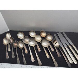 Wm Rogers Mfg Co IS Silverware Set - 18 PCS Silver Plated Decorative Pattern